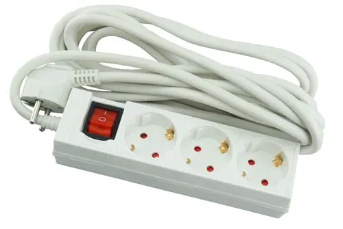 Jatkojohto 3-osainen 5 m maadoitettu valokytkimellä