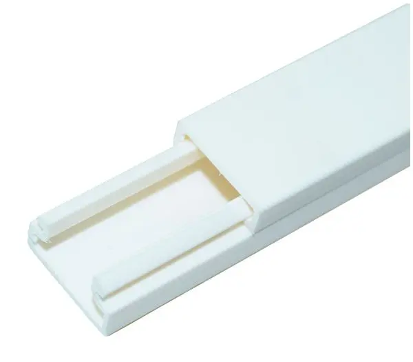 Asennuskanava 9x9x1000 mm tarralla 4 kpl