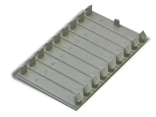 [3400] DIN-peitelevy 4 moduulille 6 kpl