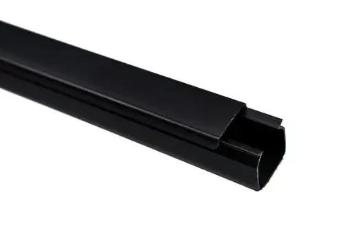 [91438] Asennuskanava 16x16x2000 mm tarralla musta